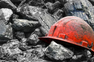 На Урале двое рабочих оказались под завалами в шахте