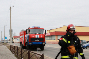 В Узденском районе спасатели в рамках учений отработали ликвидацию пожара в школе искусств