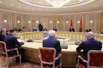 О чем Лукашенко договорился с губернатором Омской области
