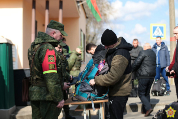 В Беларуси военнообязанные прибывают в 120-ю зенитную ракетную бригаду ВВС и ПВО для проверки боеготовности