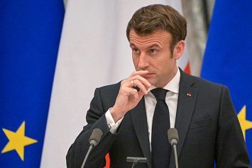 СМИ: Макрону нужно продумать ответ России в случае отправки французских войск в Украину