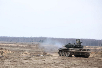Стрельбы из вооружения танка Т-72Б выполнили гвардейцы 120-й механизированной бригады