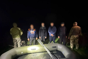 В Украине задержали четверых человек, которые пытались переплыть границу с Венгрией