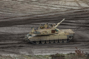 СМИ: в Украине танки Abrams и Leopard застревают в грязи из-за тяжелой брони