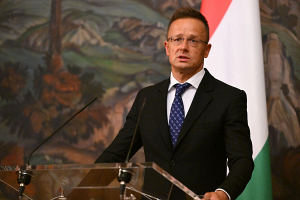 Сийярто: Венгрия продолжает выступать категорически против предложений отправить войска в Украину