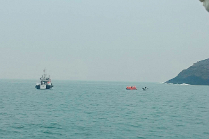 Восемь человек пропали без вести после столкновения китайского рыболовного судна с панамским контейнеровозом