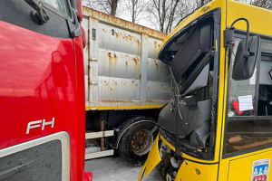 В Минске столкнулись автобус и грузовик – в медучреждения доставлены 14 человек