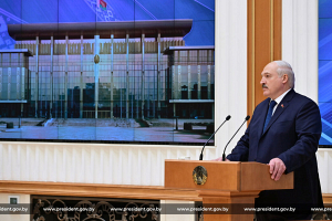 Лукашенко потребовал принять меры по повышению эффективности работы организаций АПК с низкой продуктивностью