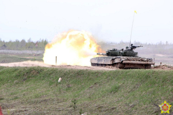 В Вооруженных Силах Беларуси выбирают лучший танковый экипаж и лучший экипаж БМП-2