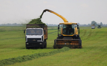 Опыт ОАО «Парохонское» по производству травяных гранул перенимают другие сельхозпредприятия Пинского района 