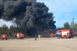 Спасатели потушили пожар на производственной площадке в Борисове