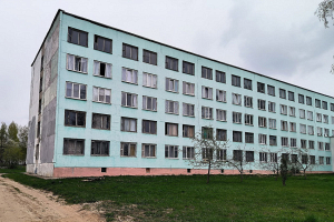 В Кировске горело общежитие – из здания самостоятельно эвакуировались 50 человек 