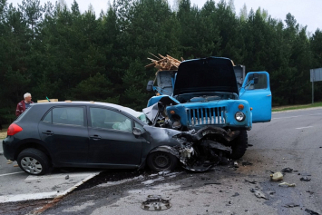 В Чечерском районе столкнулись грузовик и легковушка – пострадали оба водителя