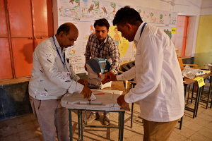 После нападений на избирательные участки жители северо-востока Индии возвращаются к голосованию