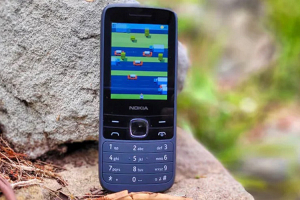 Компания HMD в конце апреля выпустит кнопочный телефон Nokia с плоскими гранями, как у iPhone