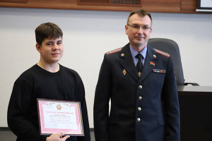 В Партизанском РУВД Минска наградили 14-летнего школьника, который помог задержать педофила