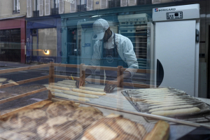 В Париже определили обладателя ежегодной премии в области хлебопечения, который приготовил лучший багет