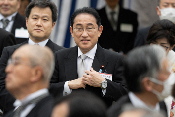 Премьер-министр Японии заявил, что не уйдет в отставку после поражения его партии на внеочередных выборах