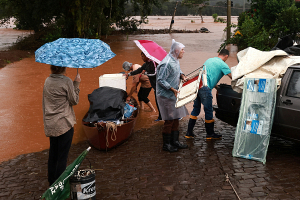 Из-за проливных дождей на юге Бразилии погибли по меньшей мере десять человек
