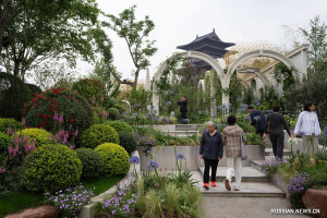 Фотофакт. Всемирная садоводческая выставка – 2024 в Чэнду привлекает туристов на выходных по случаю Первомая