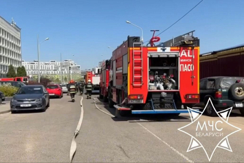 Спасатели ликвидировали пожар на складе в Минске