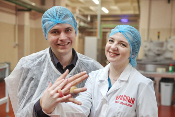 Инженеры Иван и Вероника переехали в Славгород на завод мармелада, где нашли работу, жилье и создали семью 