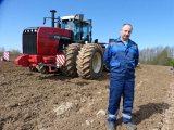 Ростсельмаш 2375: тракторы в поле - примета весны