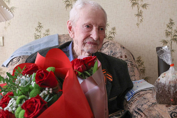 Белорусский Красный Крест вручил подарки ветеранам
