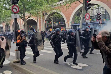 Забастовки, лихорадка и предотвращенный теракт — какие новости приходят из Парижа
