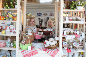 Куличи и сладости: пасхальные выставки-ярмарки проходят в Минске