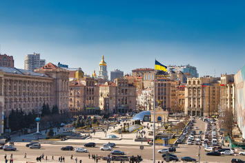 В Киеве облили краской крест имени Бандеры