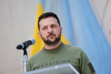 Зеленский в Пасхальном поздравлении заявил, что Бог носит шеврон с флагом Украины на плече
