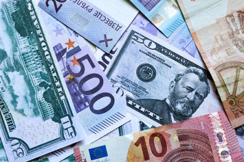 На торгах 6 мая доллар и юань подешевели, евро и российский рубль подорожали