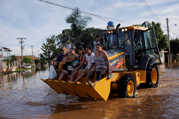 Число жертв наводнения в Бразилии возросло до 90 человек
