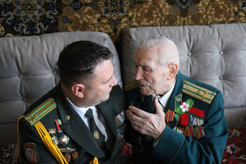 Единственного оставшегося в живых на Брестчине ветерана-пограничника, участника ВОВ поздравили с Днем Победы