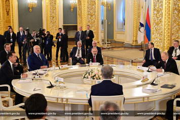 Лукашенко прибыл в Кремль для участия в саммите ЕАЭС