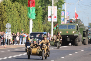 Парад с участием военной техники открыл празднование Дня Победы в Бресте