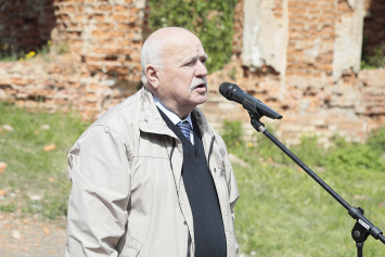 Народный писатель Николай Чергинец предложил создать мемориал на месте детского концлагеря в Семково