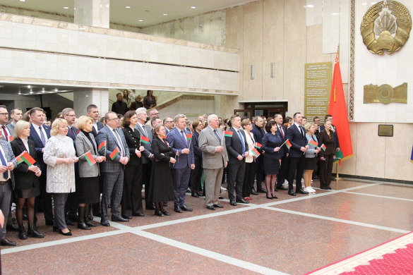 «Споем гимн вместе»: в Академии управления начались мероприятия, посвященные чествованию госсимволов Беларуси