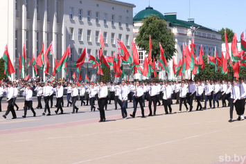 В Бресте на площади Ленина проходит праздничное мероприятие ко Дню государственных символов Беларуси