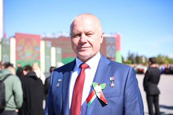Новицкий: в космосе всегда фотографируюсь с белорусским флагом