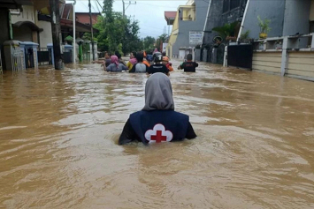 В результате наводнений в Индонезии погибли не менее 34 человек