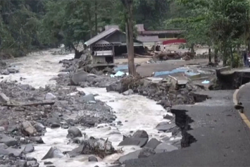 В Индонезии число жертв наводнений из-за ливневых дождей достигло 41 человека