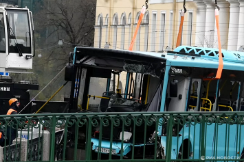 В Санкт-Петербурге арестовали представителя перевозчика, автобус которого упал в реку