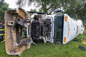 В результате аварии автобуса и авто с нетрезвым водителем в США погибли восемь человек