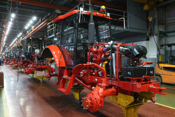 Минский тракторный завод до конца 2024 года поставит 725 тракторов в Азербайджан