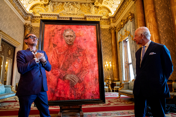 Король Карл III после коронации представил свой первый официальный портрет