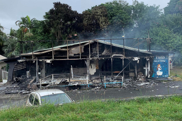 Власти Франции введут чрезвычайное положение из-за гибели людей во время беспорядков в Новой Каледонии