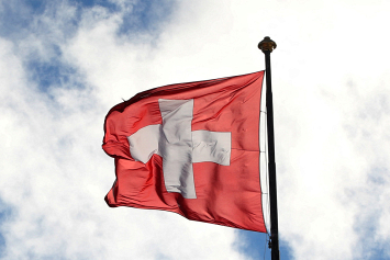 Мужчина с ножом напал на прохожих в швейцарском городе Цофинген