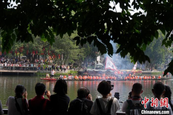 В Гуанчжоу начали подготовку к Фестивалю драконьих лодок